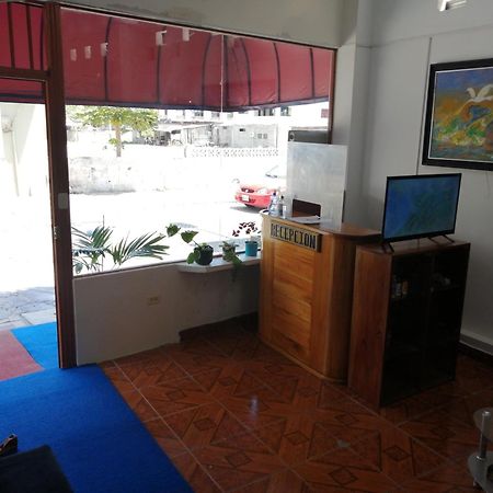 Hostal La Casa De Luis Puerto Baquerizo Moreno Exteriér fotografie