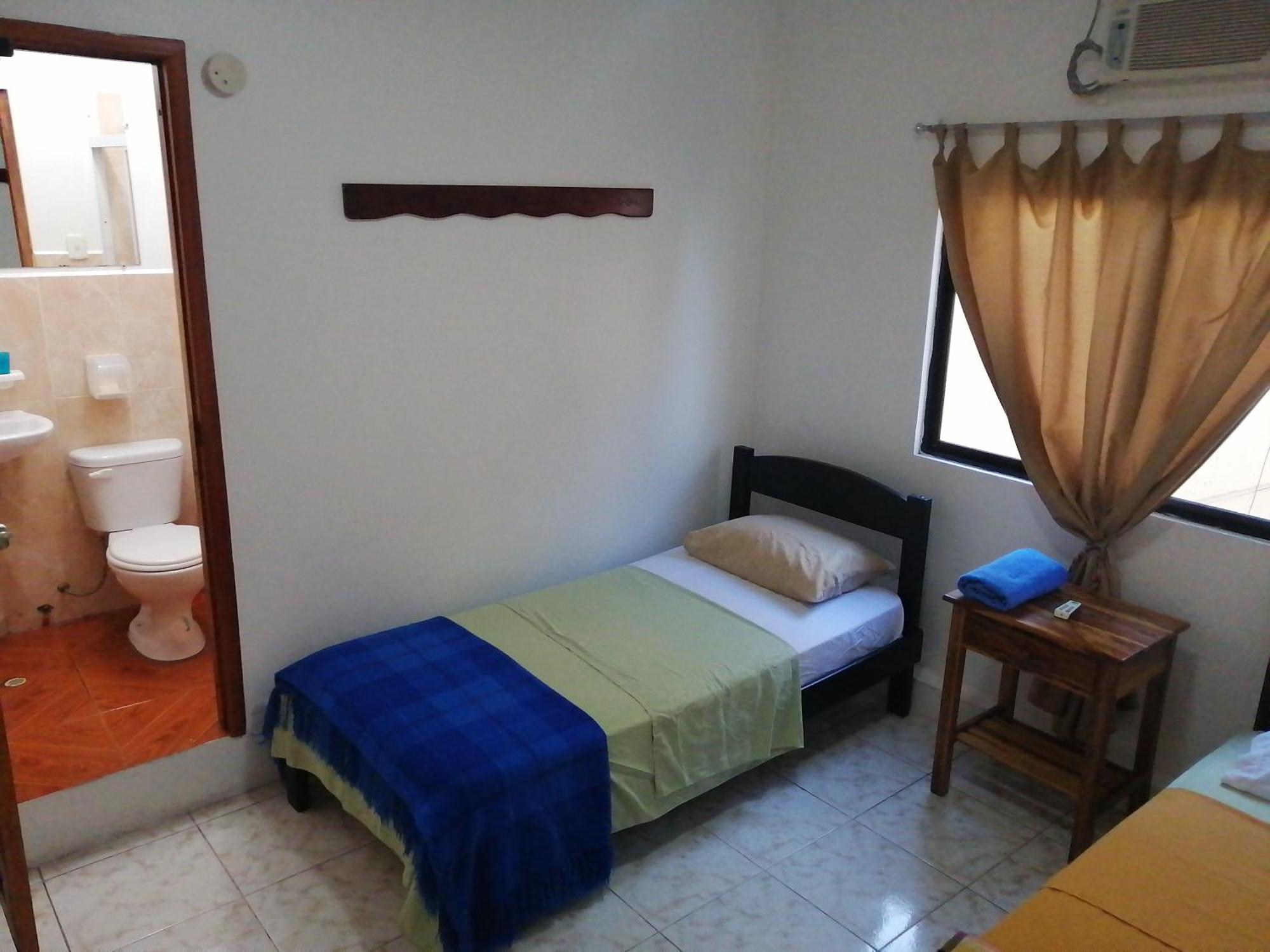 Hostal La Casa De Luis Puerto Baquerizo Moreno Exteriér fotografie